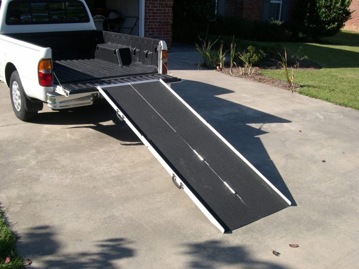 7' Trifold Aluminum Portable ramp - Image 5