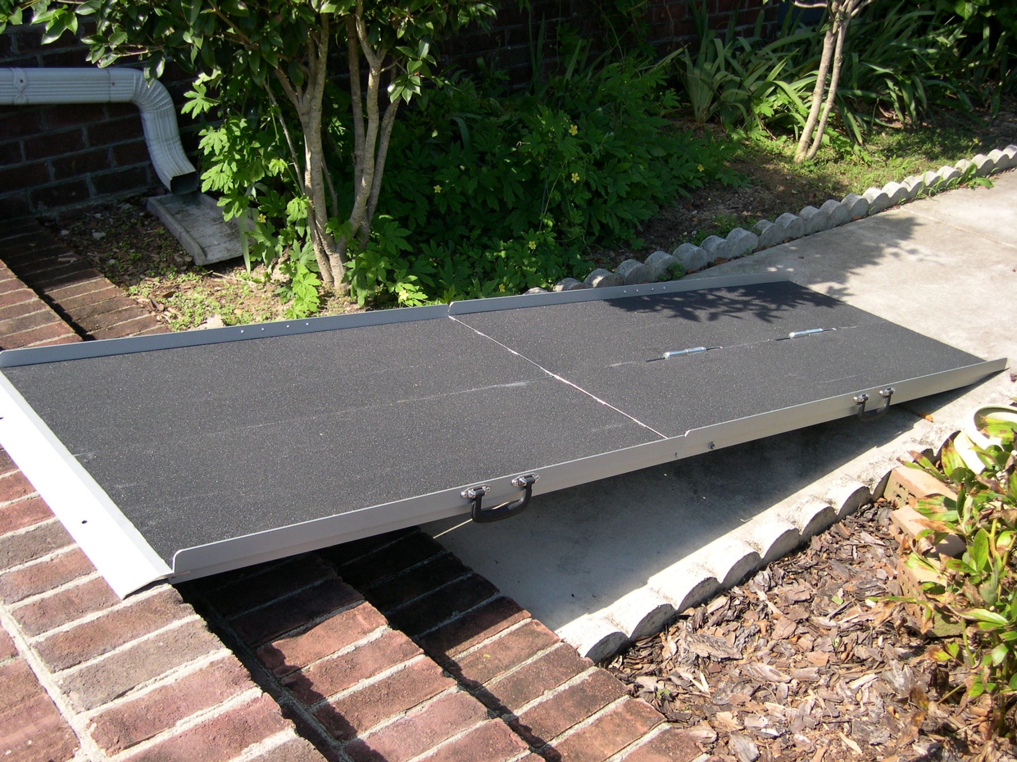 8' Trifold Aluminum Portable ramp - HomeAccessProducts.com