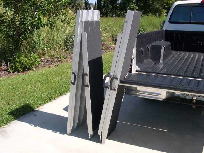 10' Trifold Aluminum Portable ramp - Image 6